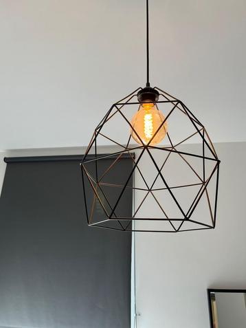 Zwarte hang lamp beschikbaar voor biedingen