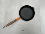 Le Creuset Steelpan, braadpan - retro oranje - Dia 24 cm, Gebruikt, Gietijzer, Ophalen of Verzenden, Keramische plaat