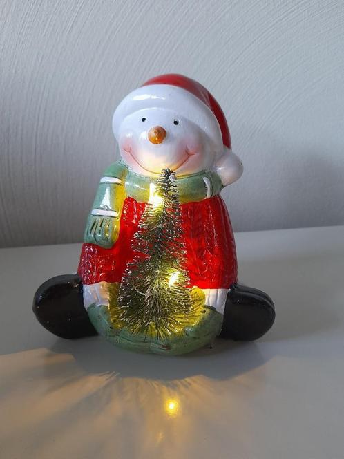 Kerst  - beeldje sneeuwman met kerstboom,  nieuw!, Diversen, Kerst, Nieuw, Ophalen of Verzenden