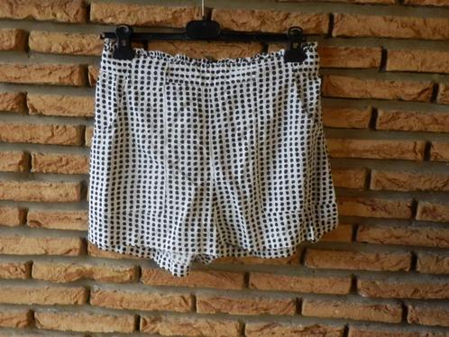 (38)- short  femme t.40 noir blanc, Kleding | Dames, Broeken en Pantalons, Zo goed als nieuw, Maat 38/40 (M), Wit, Kort, Ophalen of Verzenden
