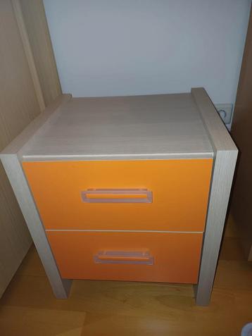 Nachtkastje/dressoir  beschikbaar voor biedingen