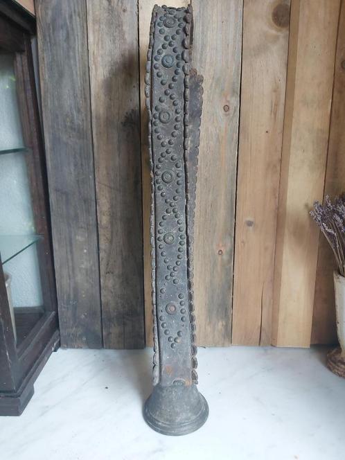 Prachtige oude koeienbel met zware gedecoreerde lederen band, Antiek en Kunst, Curiosa en Brocante, Ophalen of Verzenden