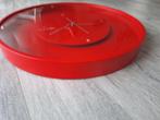 Popping red color met deze klok SALT&PEPPER, Maison & Meubles, Accessoires pour la Maison | Horloges, Analogique, Enlèvement, Utilisé