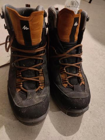 Quechua wandelschoenen heren (maat 43) beschikbaar voor biedingen
