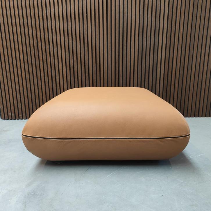 COR Jalis Ottoman in Cognac Leder, Huis en Inrichting, Zetels | Voetbanken en poefs, Nieuw, 75 tot 100 cm, 75 tot 100 cm, Rechthoekig