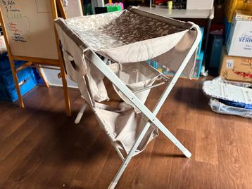 Verzorgtafel voor babys opplooibaar beschikbaar voor biedingen