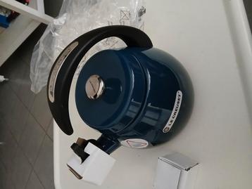 Le Creuset fluitketel Cloche donkerblauw 2.1l nieuw!!, Enlèvement ou Envoi, Comme neuf