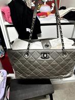 Sac Chanel lambskin grand model silver tres bon état, Bijoux, Sacs & Beauté, Sacs | Sacs Femme, Comme neuf, Shopper, Enlèvement