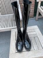 Lak lederen laarzen, Enlèvement