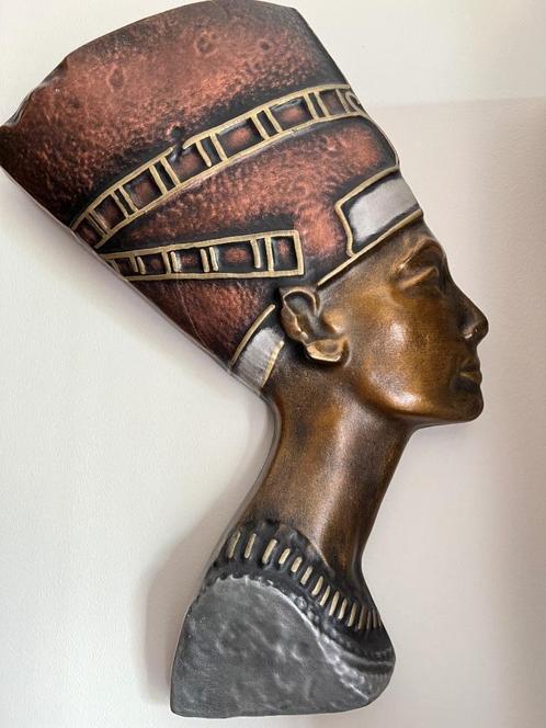 Egyptische Plaquette Nefertiti in pleister groot, Antiquités & Art, Antiquités | Vases, Enlèvement ou Envoi