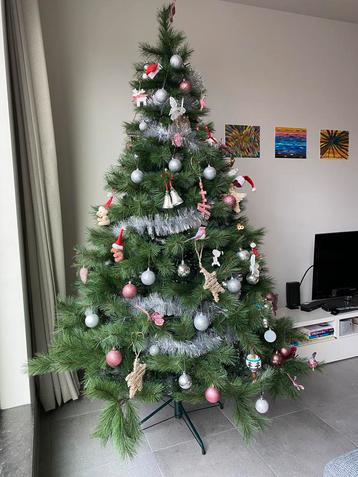 Kerstboom 210 cm  - 696 tips  beschikbaar voor biedingen