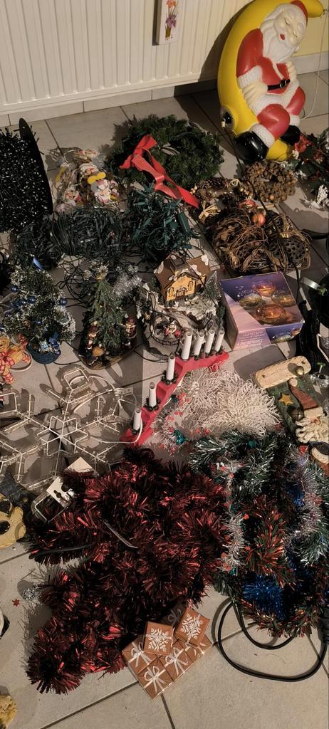 Set kerstversieringen: spar, slingers, andere..., Diversen, Kerst, Ophalen of Verzenden