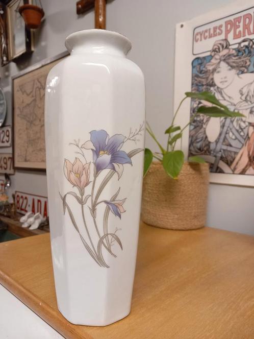 Beau vase Retro Vintage avec bordure dorée. H:26, Maison & Meubles, Accessoires pour la Maison | Vases, Comme neuf, Blanc, Moins de 50 cm