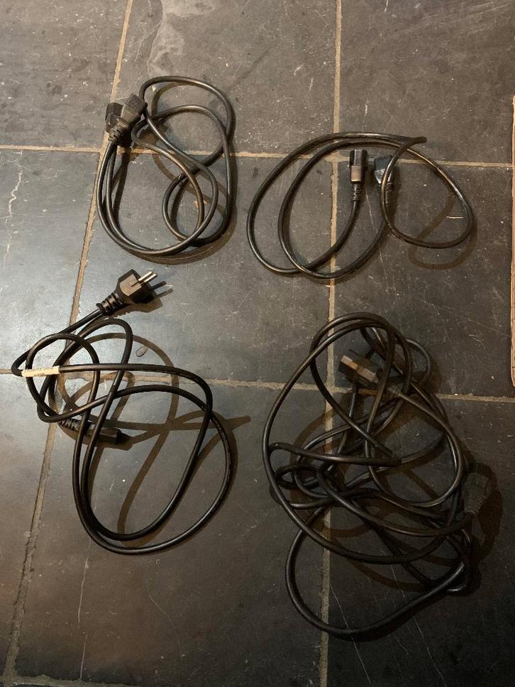Stroomkabels en verlengers - 3 pin, Doe-het-zelf en Bouw, Elektriciteit en Kabels, Zo goed als nieuw, Stekker, Ophalen of Verzenden