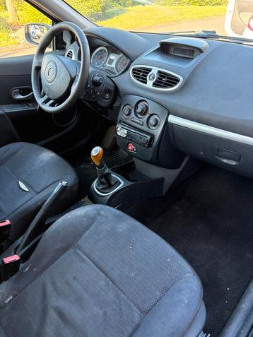 Renaurl clio 3 1.5 dci véhicule francais, Autos, Achat, Carnet d'entretien, Noir, Particulier