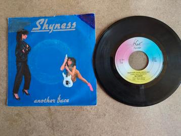 Shyness-Another Face

7", beschikbaar voor biedingen