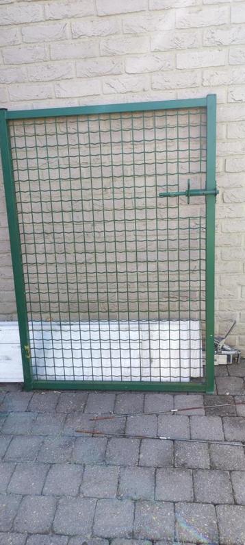 Tuinpoort met palen beschikbaar voor biedingen