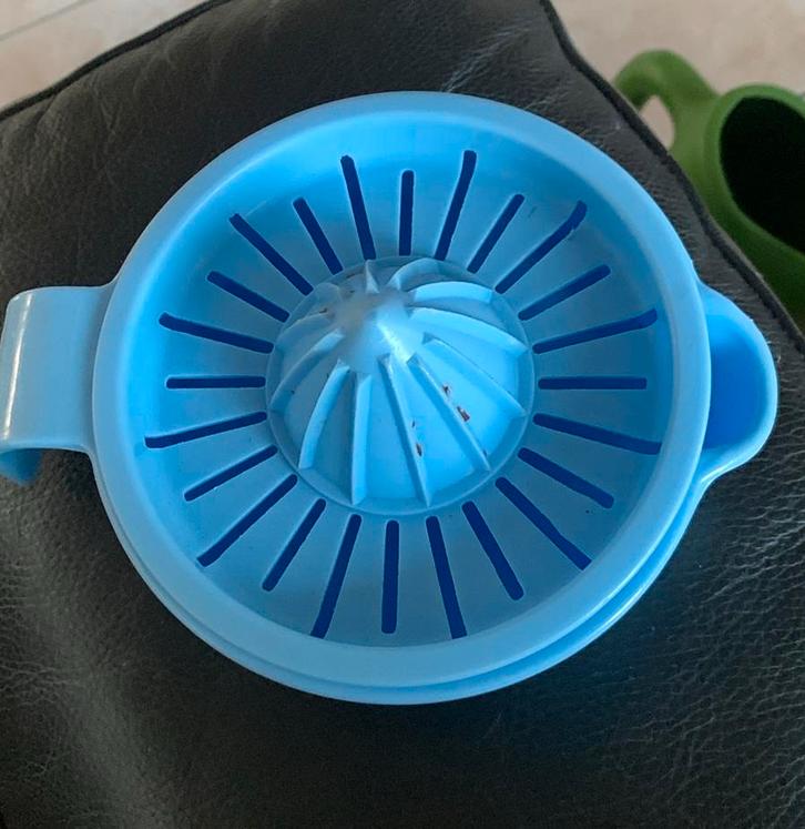 blauwe citruspers van kunststof., Huis en Inrichting, Keuken | Tupperware, Zo goed als nieuw, Ophalen