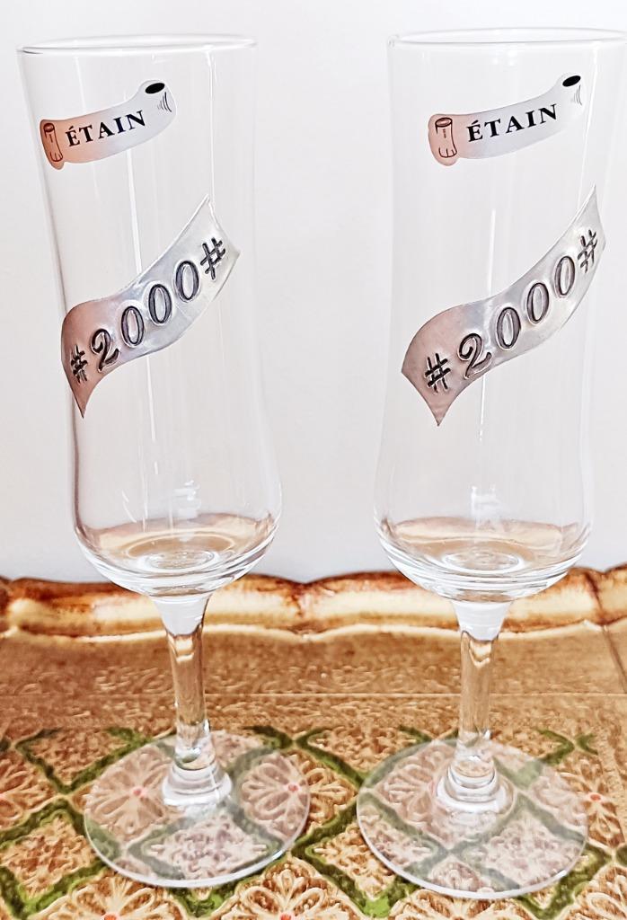 2 Flûtes à champagne, avec plaquette en étain "2000", Antiek en Kunst, Antiek | Glaswerk en Kristal, Ophalen of Verzenden