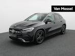 Mercedes-Benz GLA 180 AMG Line + NIGHTPAKKET + SENSOREN + CA, Auto's, Mercedes-Benz, Stof, Gebruikt, Zwart, 4 cilinders