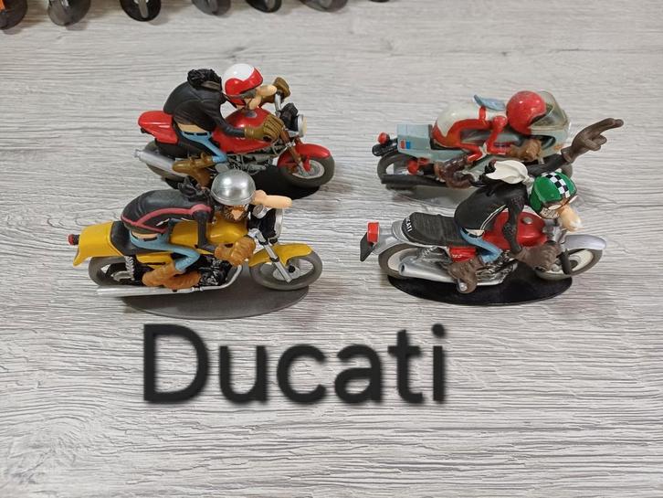 4 Joe en Bar Team Ducati motorfietsen, Verzamelen, Stripfiguren, Beeldje of Figuurtje, Overige figuren, Ophalen of Verzenden