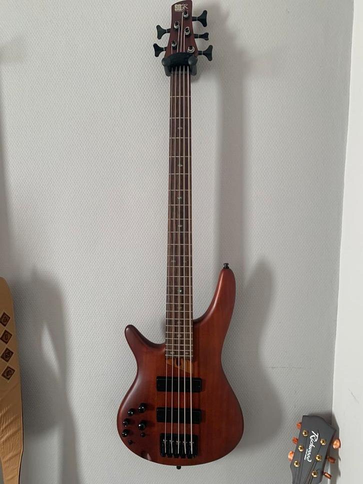 Ibanez SR505EL Mahogany 5-snaar linkshandige bas, Muziek en Instrumenten, Snaarinstrumenten | Gitaren | Bas, Zo goed als nieuw