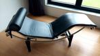 LC4 LE CORBUSIER zwart leder, Huis en Inrichting, Zetels | Zetels en Chaises Longues, Ophalen