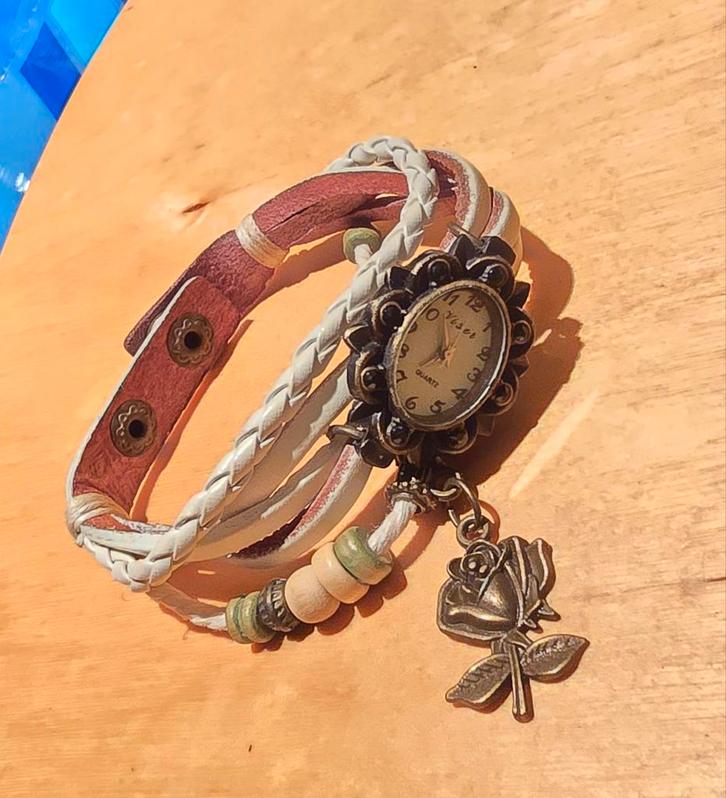 Polshorloge in bohoemian/vintage stijl, leer, Handtassen en Accessoires, Armbanden, Zo goed als nieuw, Leer, Beige, Met bedels of kralen