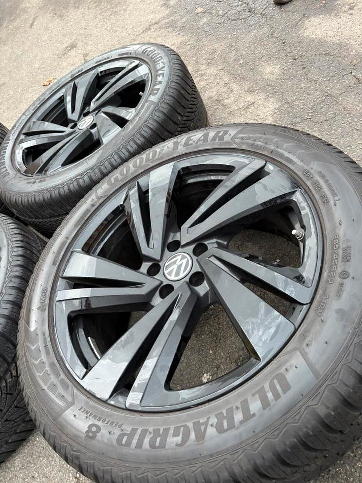 Kits hivers vw touareg 285 45 20 goodyear 6mm, Auto-onderdelen, Banden en Velgen, Band(en), Winterbanden, 20 inch, 285 mm, Ophalen