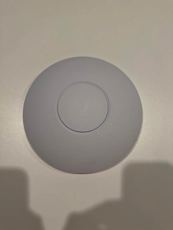 Ubiquiti U6-LR, Computers en Software, Netwerk switches, Zo goed als nieuw, Ophalen of Verzenden
