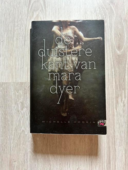 Michelle Hodkin - De duistere kant van Mara Dyer, Boeken, Kinderboeken | Jeugd | 13 jaar en ouder, Zo goed als nieuw, Ophalen