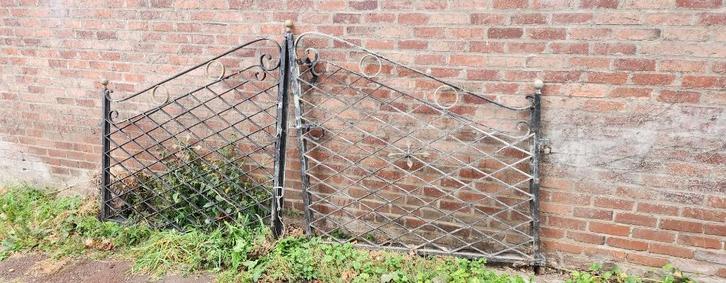 Stalen hek, scharnier tot scharnier ongeveer 303 cm., Doe-het-zelf en Bouw, Hang- en Sluitwerk, Gebruikt, Overige typen, IJzer