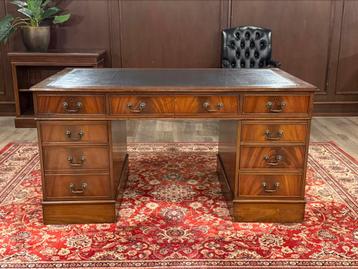 Klassiek Engels bureau #478 beschikbaar voor biedingen