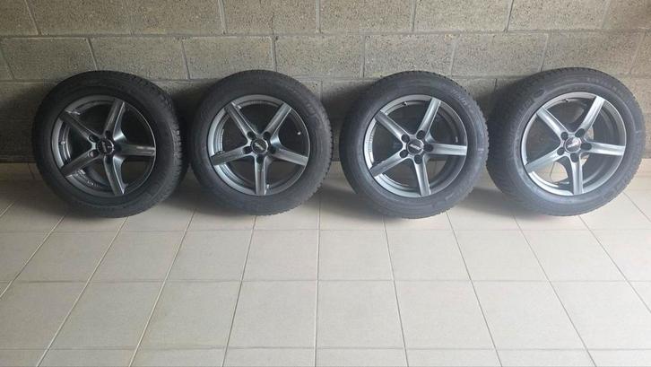 Bmw winterset (banden zo goed als nieuw), Auto-onderdelen, Banden en Velgen, Band(en), Winterbanden, Ophalen