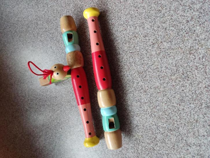 Houten speelgoedfluiten – kleurrijk en muzikaal plezier!, Muziek en Instrumenten, Blaasinstrumenten | Blokfluiten, Zo goed als nieuw
