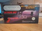 Nintendo nes action set in doos., Games en Spelcomputers, Ophalen, Zo goed als nieuw, Met 2 controllers, Met games