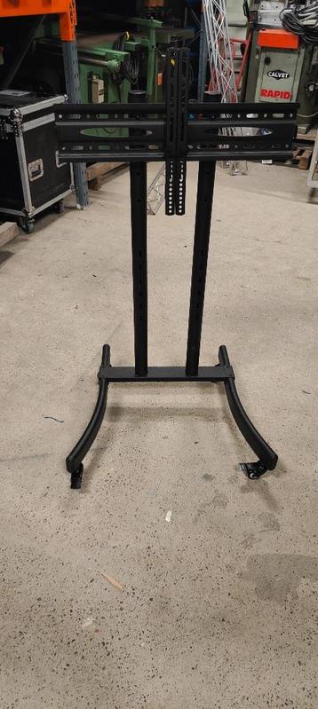verrijdbare tv stand  beschikbaar voor biedingen