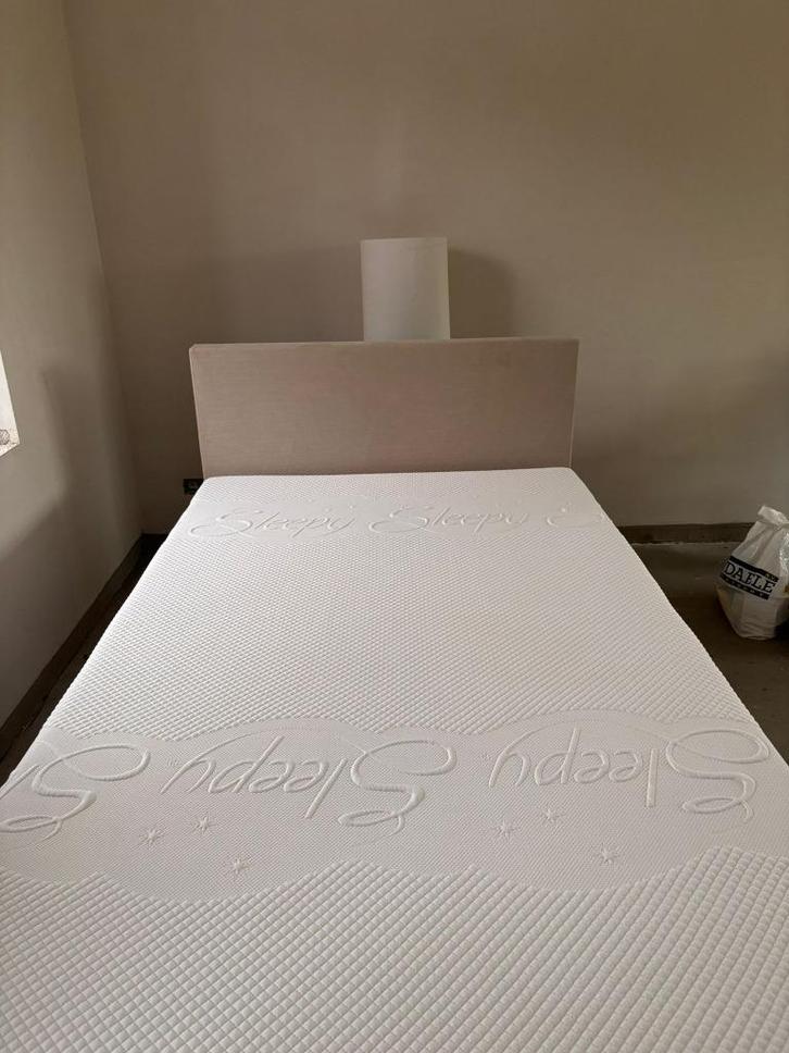 Boxspring + matras sleepworld (120x200), Huis en Inrichting, Slaapkamer | Boxsprings, Gebruikt, 120 cm, 200 cm, Twijfelaar, Beige