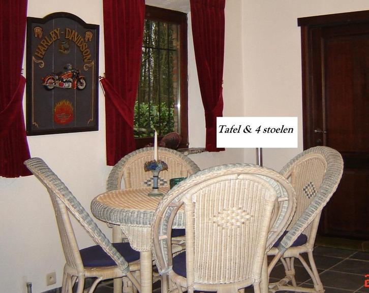 Mooie rieten set, ronde tafel & 4 zitstoelen., Huis en Inrichting, Overige Huis en Inrichting, Zo goed als nieuw, Ophalen