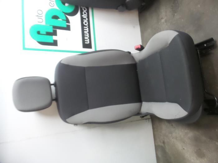 Siège droit d'un Renault Clio (Clio 3 06-), Autos : Pièces & Accessoires, Habitacle & Garnissage, Renault, Utilisé, 3 mois de garantie