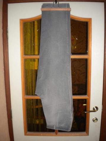 Ribben-/pannenbroek (taille 46cm) beschikbaar voor biedingen