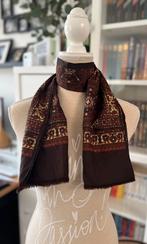 Petit foulard vintage, Vêtements | Femmes, Bonnets, Écharpes & Gants, Porté