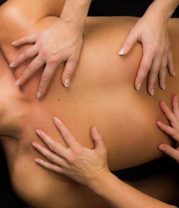  Veelzijdige 4 handenmassage voor mannen door 2 masseurs  beschikbaar voor biedingen