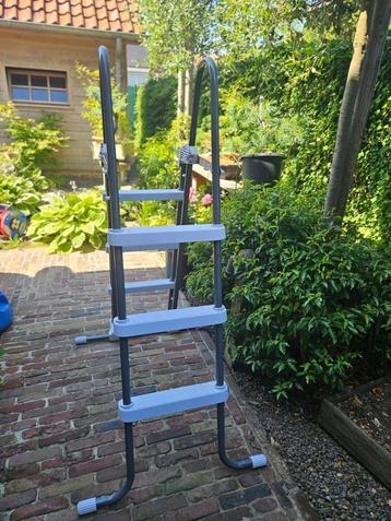 Nieuwe zwembad ladder (Intex 91-107 cm ), Enlèvement, Neuf, Échelle