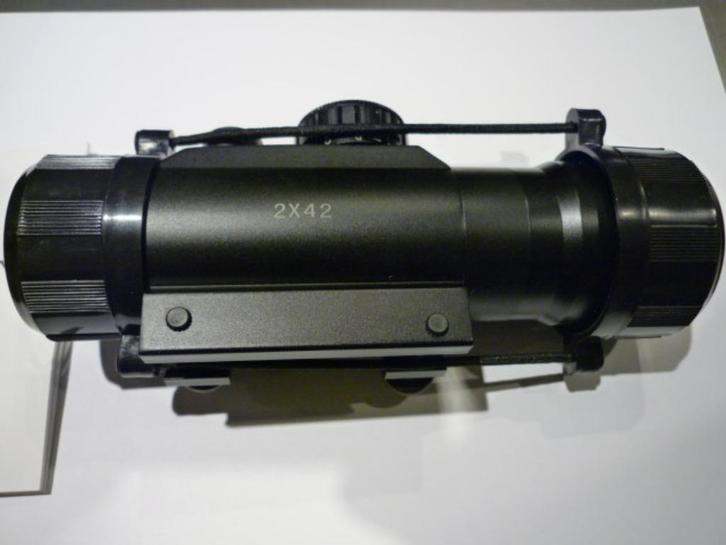 Lunette de visée 2x42 point rouge/vert - Neuf dans sa boite, Sports & Fitness, Accessoires de sport de tir, Neuf, Enlèvement ou Envoi