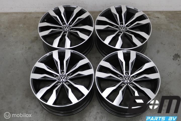 NIEUWSTAAT! Org. 20 inch Suzuka velgen VW Tiguan! 5NN601025E, Auto-onderdelen, Banden en Velgen, Velg(en), Gebruikt