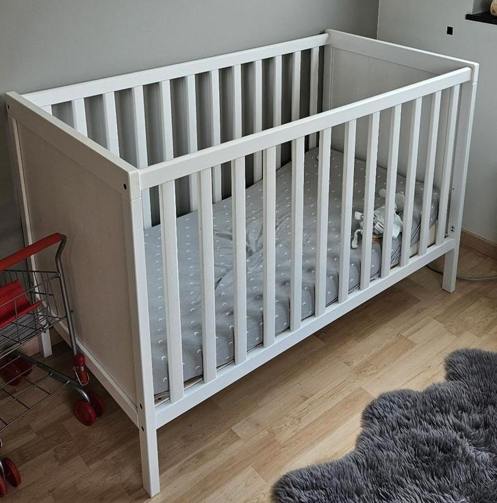 Kinderbed met matras en beddengoed, Kinderen en Baby's, Kinderkamer | Bedden, Zo goed als nieuw, Minder dan 140 cm, Minder dan 70 cm