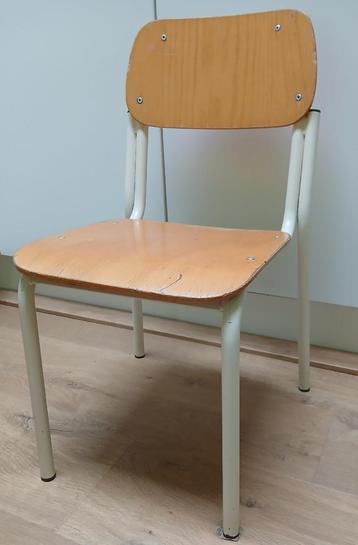 Chaise d'école année 1980 beschikbaar voor biedingen