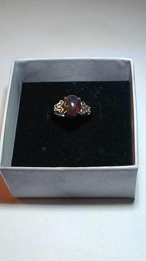 Zilveren ring met prachtige zwarte opaal uit Ethiopië, Handtassen en Accessoires, Ringen, Nieuw, Dame, Overige kleuren, Zilver