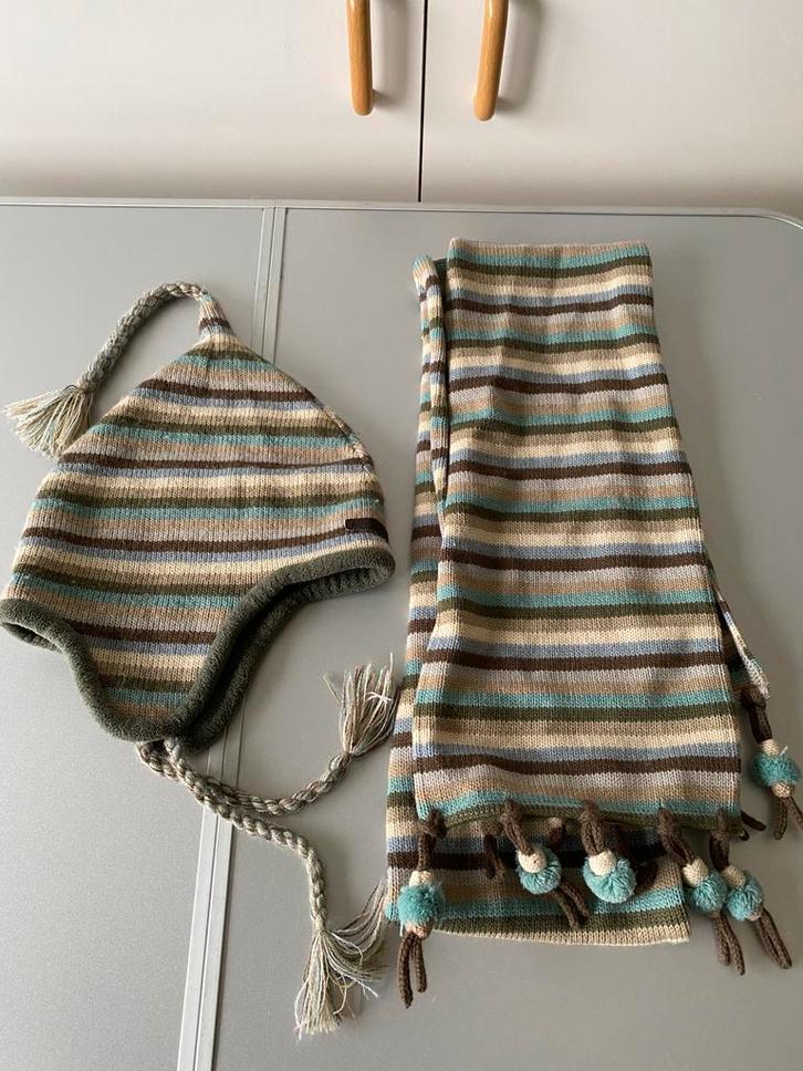 🍄 Muts+ Sjaal ( 55 - 57 ), Kleding | Dames, Mutsen, Sjaals en Handschoenen, Zo goed als nieuw, Ophalen of Verzenden